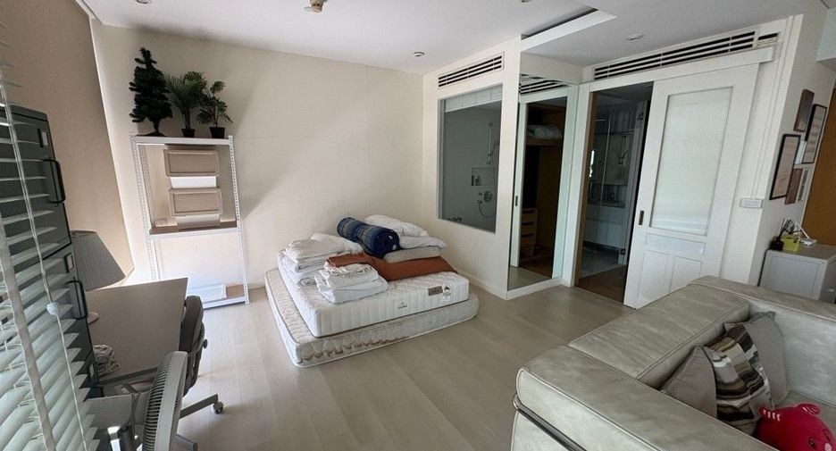 For rent 1 bed condo in Khlong Toei, Bangkok