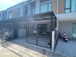 For rent 3 bedrooms townhouse in Bang Phli, Samut Prakan