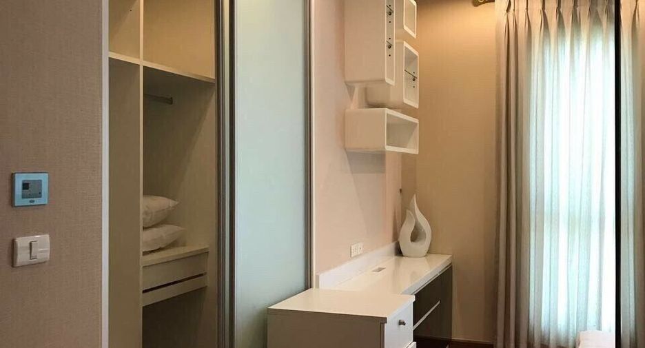 For rent 2 bedrooms condo in Pathum Wan, Bangkok