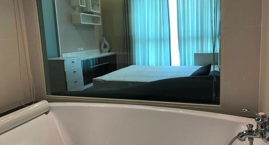 For rent 2 bedrooms condo in Pathum Wan, Bangkok