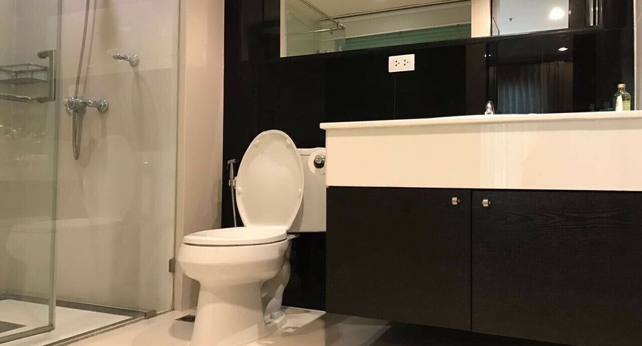 For rent 2 bedrooms condo in Pathum Wan, Bangkok