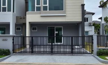 Casa en alquiler de 3 habitaciones en Bang Phli, Samut Prakan