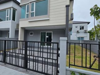 Haus zur Miete mit 3 Zimmer in Bang Phli, Samut Prakan