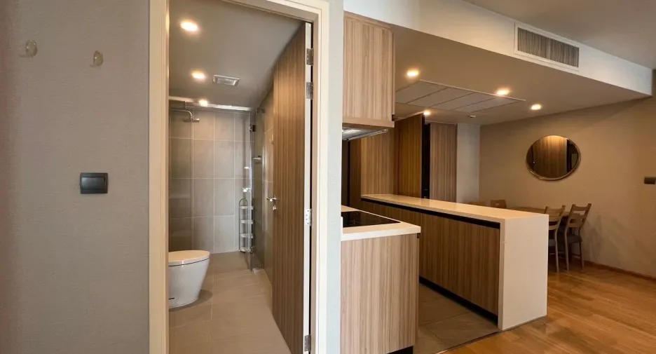 For rent 2 bedrooms condo in Pathum Wan, Bangkok