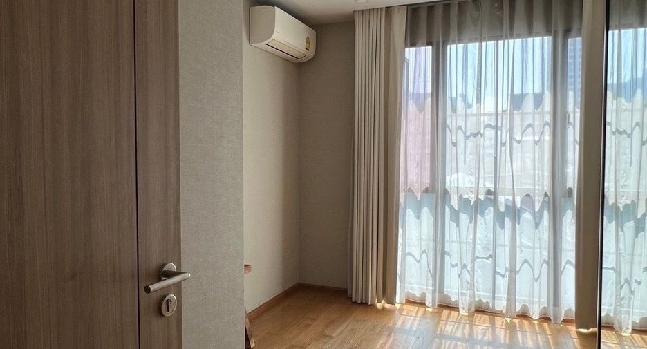For rent 2 bedrooms condo in Pathum Wan, Bangkok