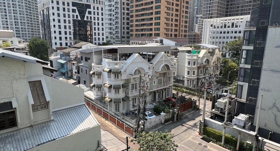 For rent 2 bedrooms condo in Pathum Wan, Bangkok