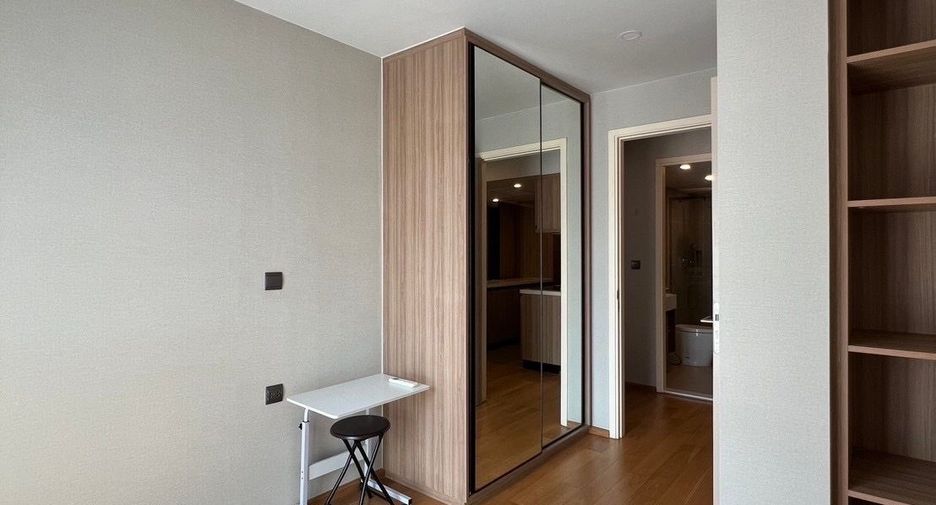 For rent 2 bedrooms condo in Pathum Wan, Bangkok