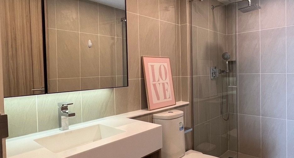 For rent 2 bedrooms condo in Pathum Wan, Bangkok