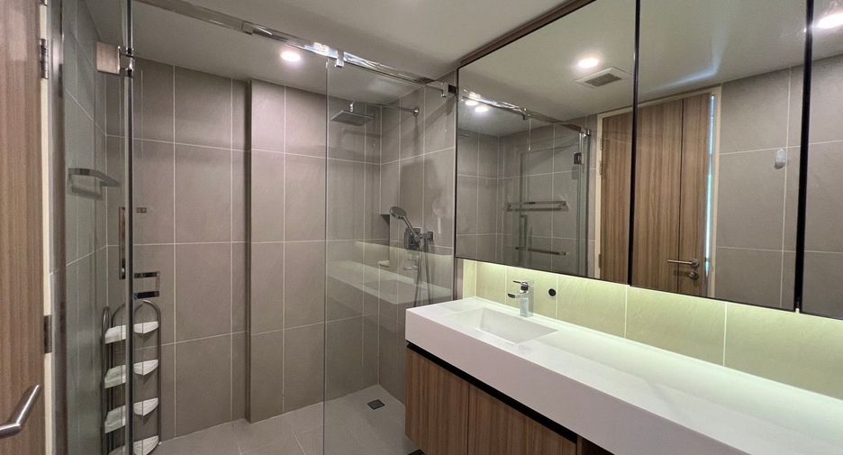 For rent 2 bedrooms condo in Pathum Wan, Bangkok