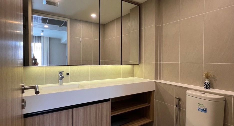 For rent 2 bedrooms condo in Pathum Wan, Bangkok