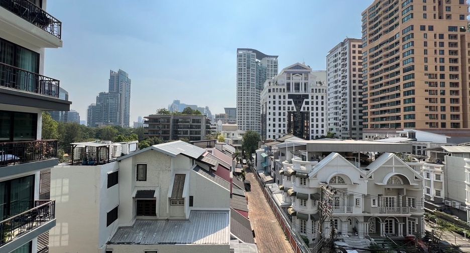 For rent 2 bedrooms condo in Pathum Wan, Bangkok