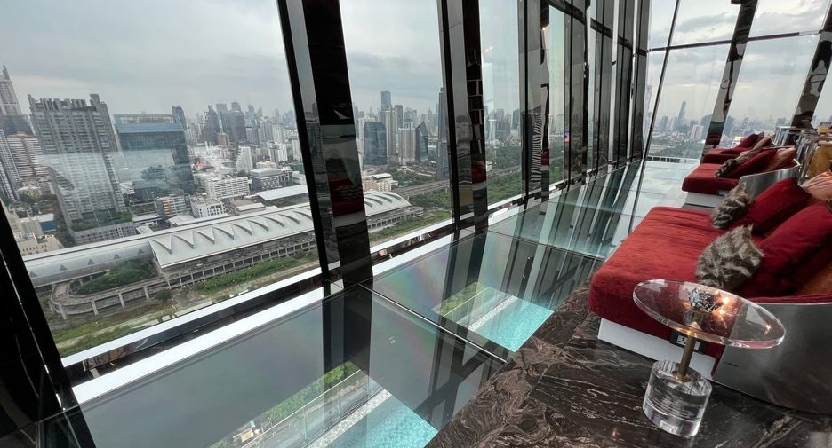 For rent 2 bedrooms condo in Huai Khwang, Bangkok