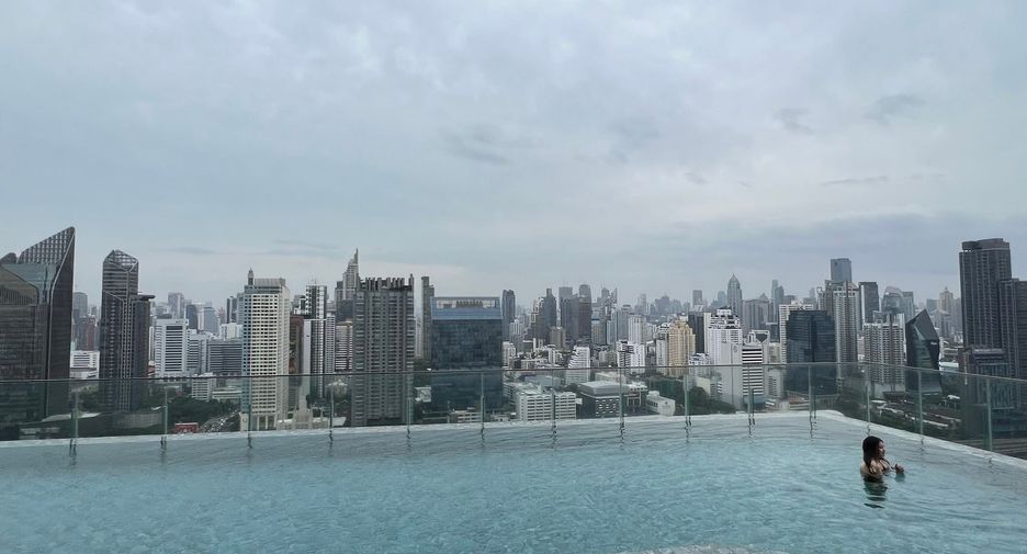 For rent 2 bedrooms condo in Huai Khwang, Bangkok