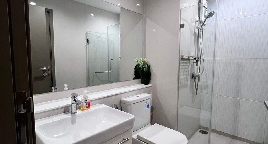 For rent 2 bedrooms condo in Huai Khwang, Bangkok