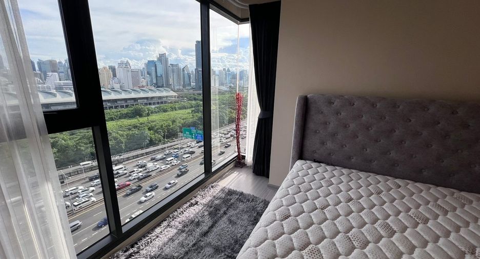 For rent 2 bedrooms condo in Huai Khwang, Bangkok