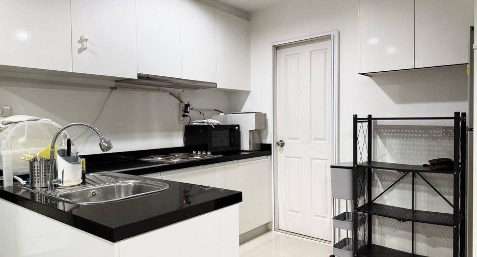 For rent 2 bedrooms condo in Huai Khwang, Bangkok