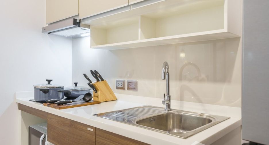 For rent 2 bedrooms condo in Watthana, Bangkok