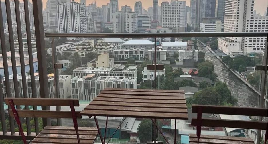 For rent 2 bedrooms condo in Watthana, Bangkok