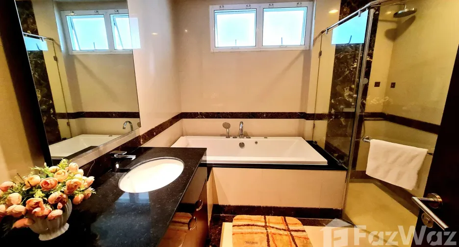 Condo en alquiler de 3 habitaciones en Watthana, Bangkok
