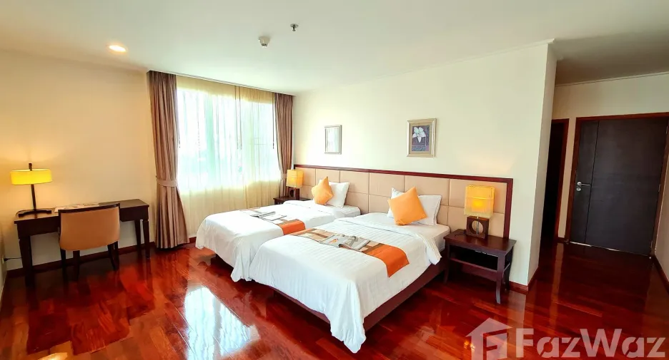 Condo en alquiler de 3 habitaciones en Watthana, Bangkok