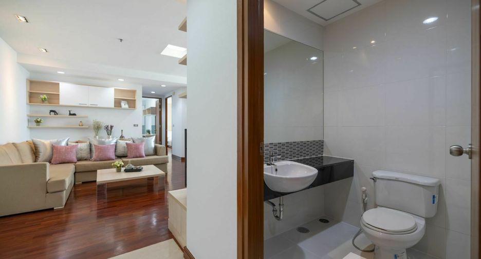 For rent 2 bedrooms apartment in Khlong Toei, Bangkok