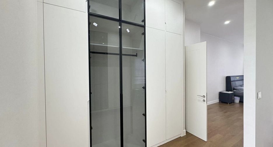 For rent 5 bedrooms house in Bang Kapi, Bangkok