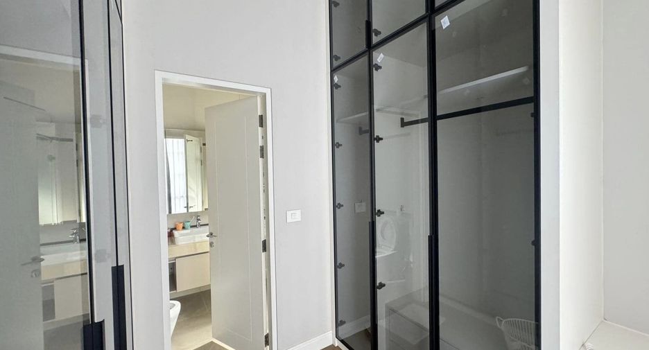For rent 5 bedrooms house in Bang Kapi, Bangkok