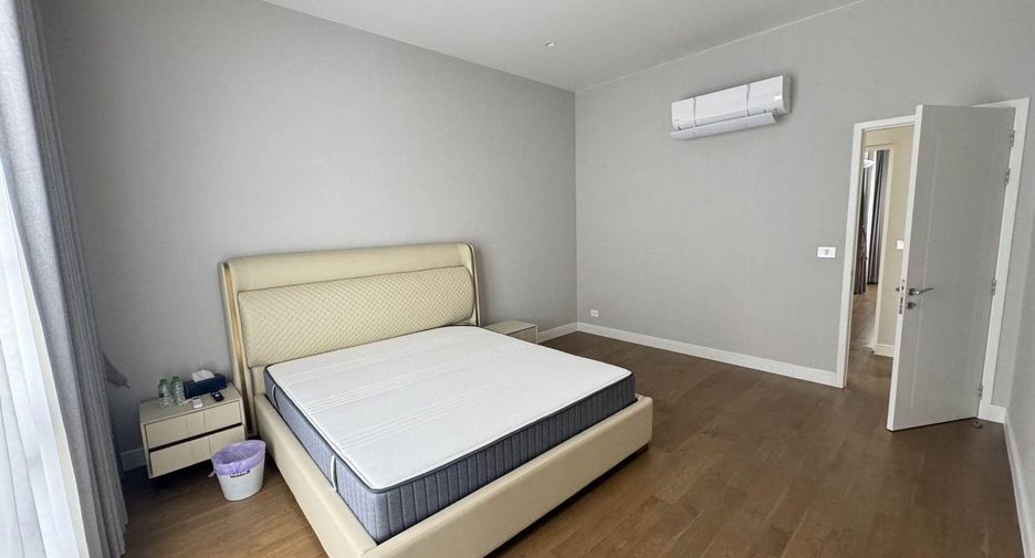For rent 5 bedrooms house in Bang Kapi, Bangkok