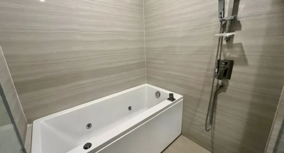 For rent 2 bedrooms condo in Watthana, Bangkok