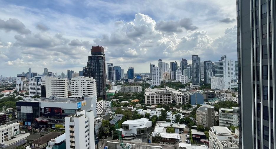 For rent 2 bedrooms condo in Watthana, Bangkok