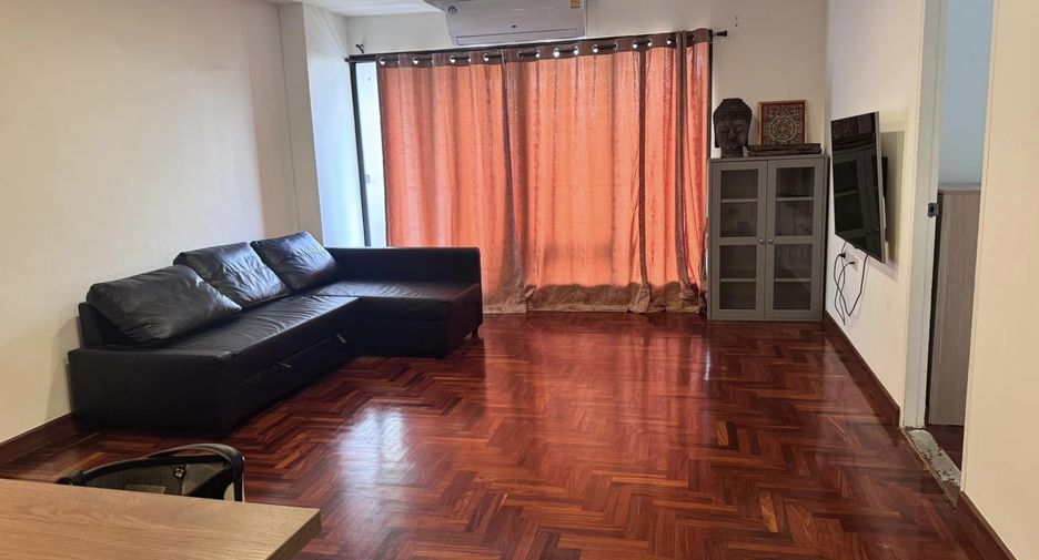 For rent 2 bedrooms condo in Yan Nawa, Bangkok
