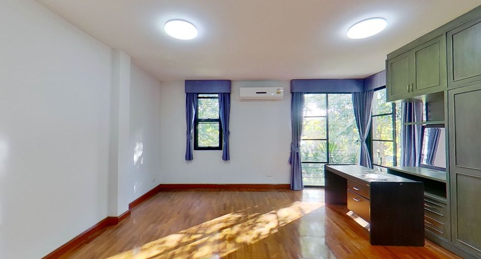 For rent 5 bedrooms house in Watthana, Bangkok
