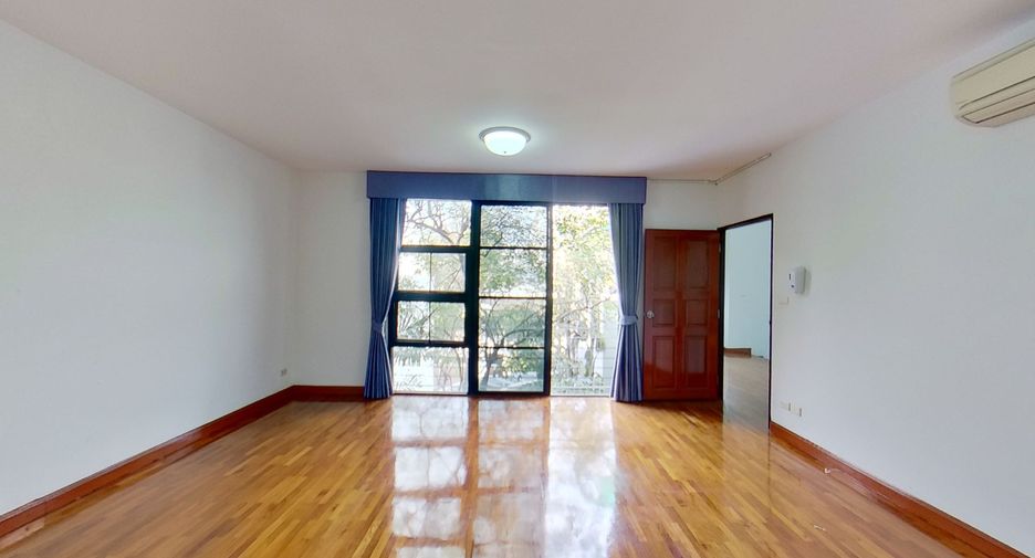 For rent 5 bedrooms house in Watthana, Bangkok