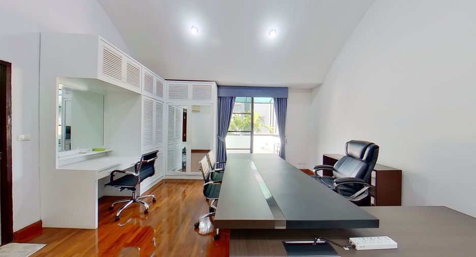 For rent 5 bedrooms house in Watthana, Bangkok
