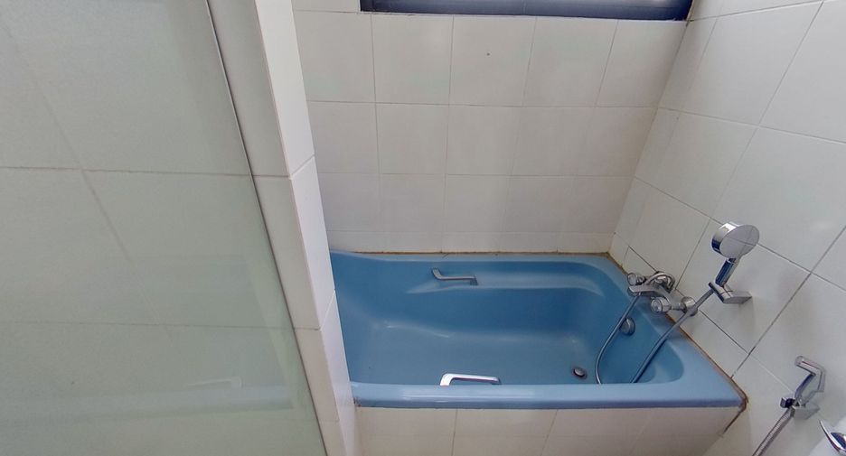 For rent 5 bedrooms house in Watthana, Bangkok