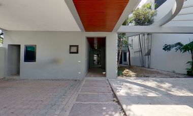 For rent 5 bedrooms house in Watthana, Bangkok