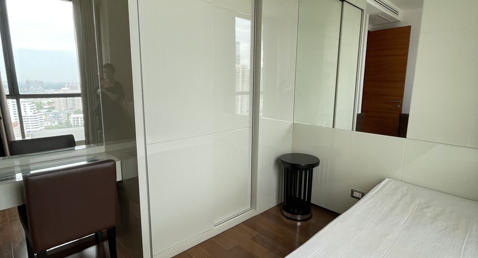 For rent 2 bedrooms condo in Khlong Toei, Bangkok