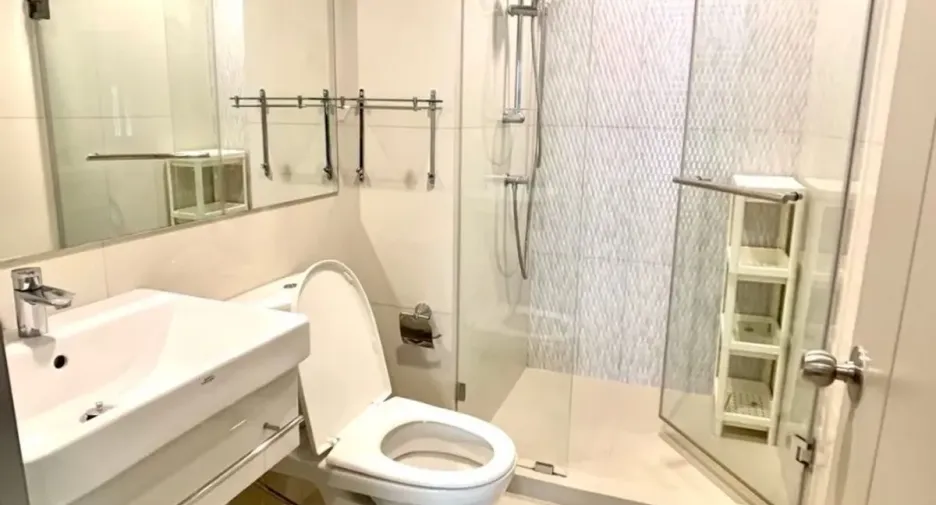 For rent 2 bedrooms condo in Khlong Toei, Bangkok