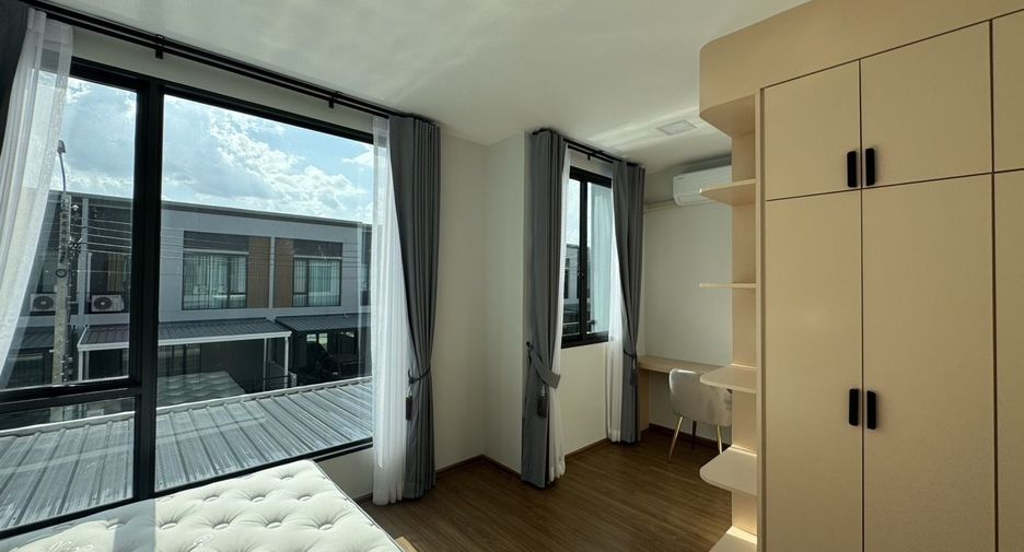 For rent 3 bedrooms townhouse in Bang Phli, Samut Prakan