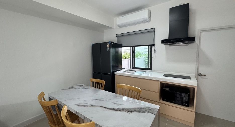 For rent 3 bedrooms townhouse in Bang Phli, Samut Prakan