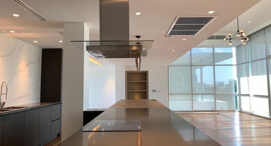 For rent 5 bedrooms condo in Khlong Toei, Bangkok
