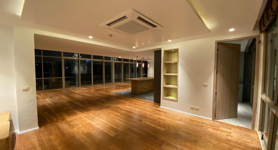 For rent 5 bedrooms condo in Khlong Toei, Bangkok