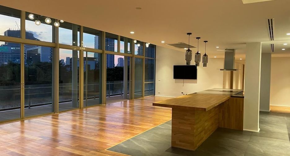 For rent 5 bedrooms condo in Khlong Toei, Bangkok