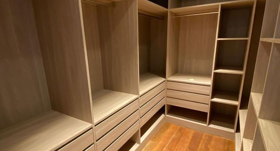 For rent 5 bedrooms condo in Khlong Toei, Bangkok