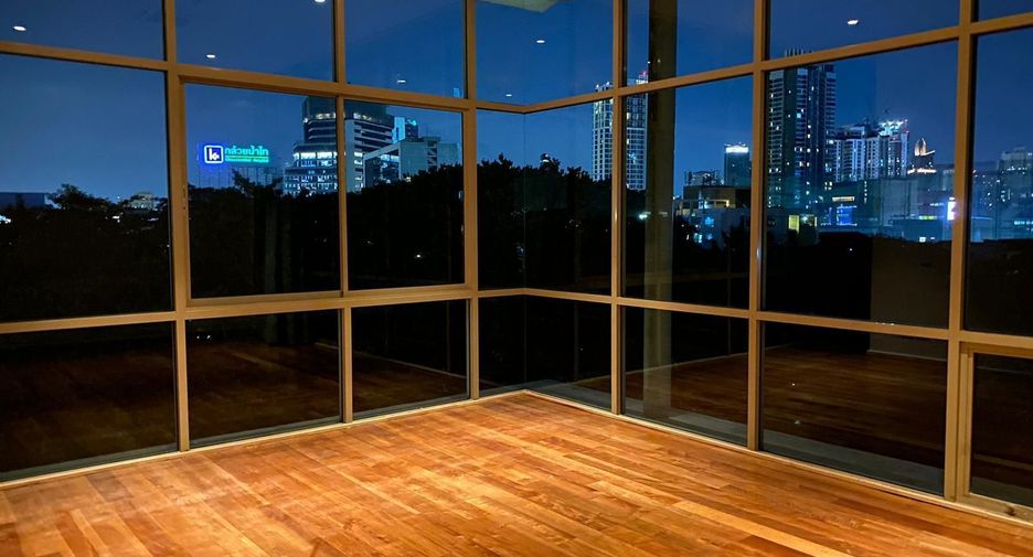 For rent 5 bedrooms condo in Khlong Toei, Bangkok