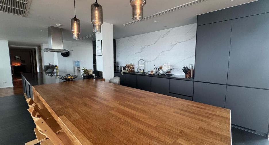 For rent 5 bedrooms condo in Khlong Toei, Bangkok