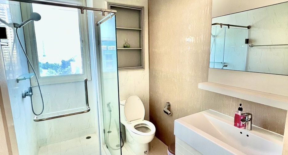 For rent 2 bedrooms condo in Watthana, Bangkok