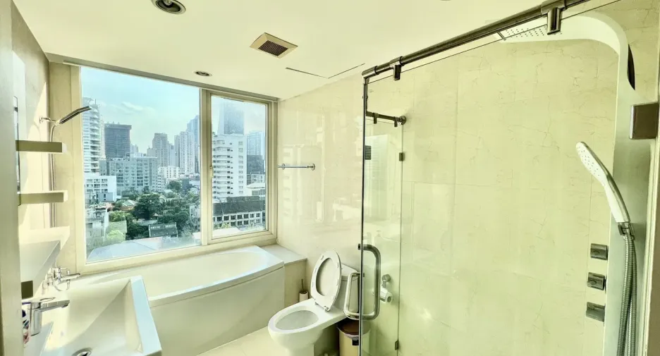 For rent 2 bedrooms condo in Watthana, Bangkok