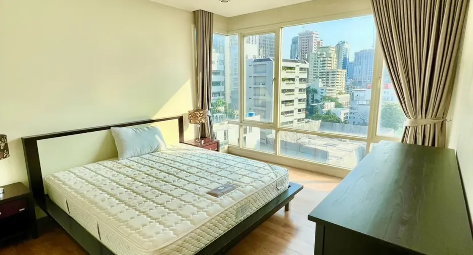 For rent 2 bedrooms condo in Watthana, Bangkok