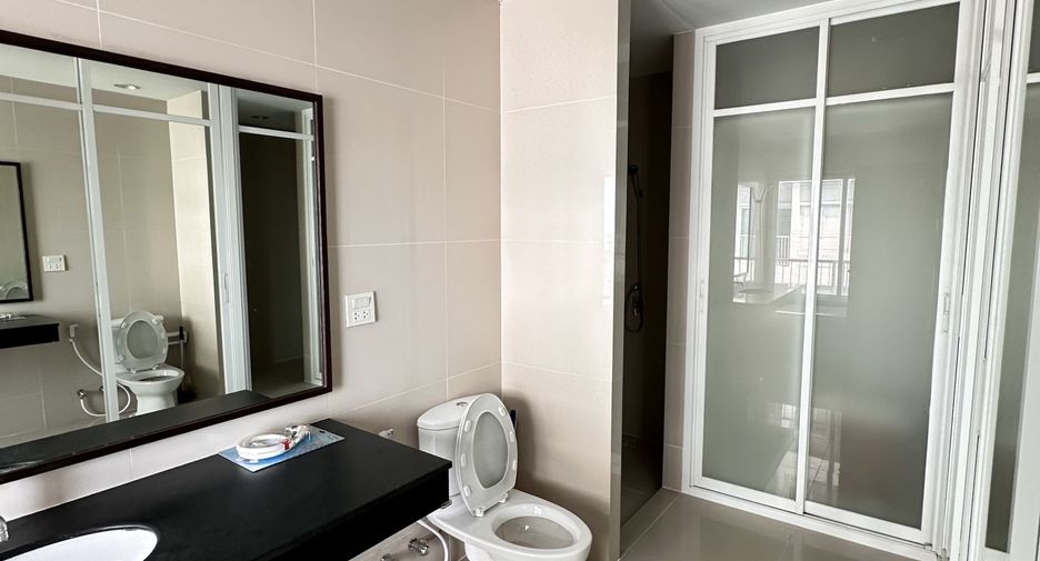 À louer 2 chambres condo à Watthana, Bangkok